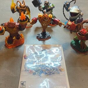 Skylanders Giants Colorful Action Figures Set with Wii game included